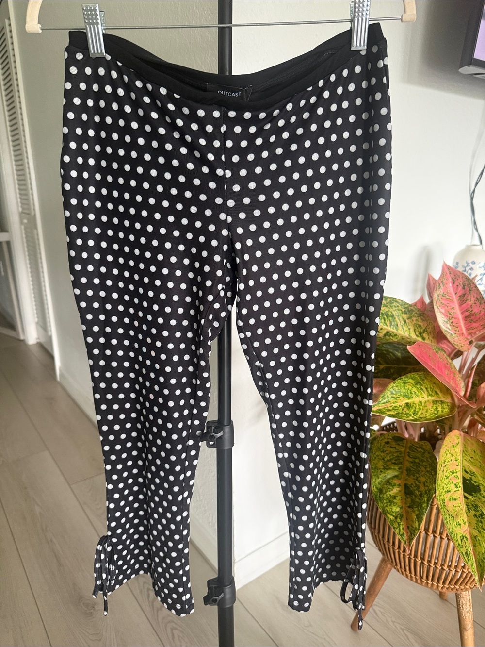 OUTKAST Women’s Black & White Polka Dot Capri Pants